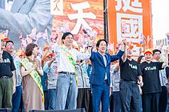 民進黨主席賴清德18日出席宜蘭縣長候選人林國漳溪南競總成立大會。致詞時將矛頭指向立法院在野黨團，批評預算不審，卻通過一件件傷害國家社會的法案。