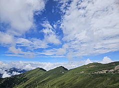 太管處呼籲，為取景而走入非開放山徑，不僅增加迷途風險，更有可能破壞極難復原的高山脆弱植被。圖為合歡山國家森林遊樂區。(林業及自然保育署南投分署提供)