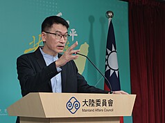 陸委會副主委兼發言人梁文傑指出，跨境鎮壓目前未能被以法律規範，政府正在研議修正反滲透法等法規，如果行政院提出修正版本，期望朝野各政黨立委支持，把法律漏洞補起來。