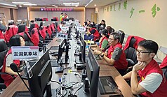 澎湖縣災害應變中心23日一級開設，各防救災單位進駐中心，全面投入防颱應變工作。（澎湖縣消防局提供）