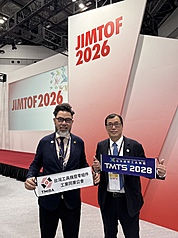 日本國際工具機展覽會（JIMTOF 2026）26日起登場，台灣工具機暨零組件工業同業公會理事長陳紳騰（左）率會員廠商參展。
（公會提供）