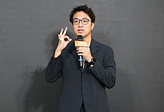 LG
沈伯洋受訪回應時事
民進黨台北市長參選人沈伯洋（圖）27日在競選總部
出席政策彩皮書「洋流誌」發布記者會，會後接受媒
體聯訪，回應選舉號次等議題。
中央社記者謝佳璋攝  115年10月27日