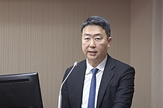 毒駕沒入車輛占滿現有場地，交通部長陳世凱表示，將擴大沒入車輛拍賣管道並積極尋覓場地，雙管齊下解決執行困境。