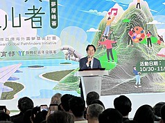PD
賴總統出席青年百億海外圓夢計畫成果展
115年青年百億海外圓夢基金計畫成果展30日在高雄
展覽館登場，總統賴清德（圖）出席活動致詞表示，
看到青年們的學習成果深受感動，希望年輕人走進世
界、開闊視野，把世界的解方帶回來。
中央社記者林巧璉攝　115年10月30日