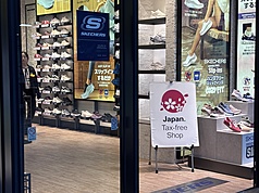 日本將於11月1日起實施新的退稅制度，外國旅客購物時須先支付包含消費稅的金額，待出境時經海關確認商品攜出日本後，再領取退稅款。
