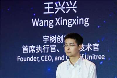 中國人形機器人龍頭宇樹科技創辦人王興興表示，物理AI目前已經看到被擊穿的苗頭，很可能就在最近1至2年或者2至3年突破。(翻攝微博@林克今天不救公主)