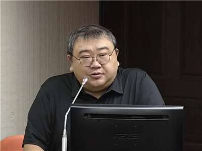 立法院社會福利及衛生環境委員會21日舉行「就業服務法第五條薪資透明化制度」公聽會。圖為全產總常務理事王祥兆。(翻攝國會頻道)