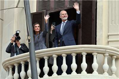 西班牙國王菲利佩六世(Felipe VI)和妻子雷蒂西亞王后(Queen Letizia)13日訪問海外自治市休達(Ceuta)。