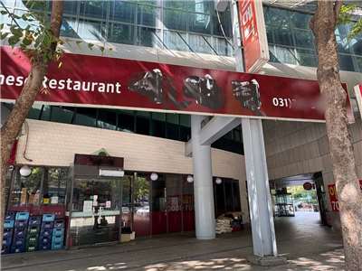 韓國京畿道一家中式餐廳以「習近平」當作店名，該餐館日前遭人闖入噴漆。(翻攝X@calmpeb)