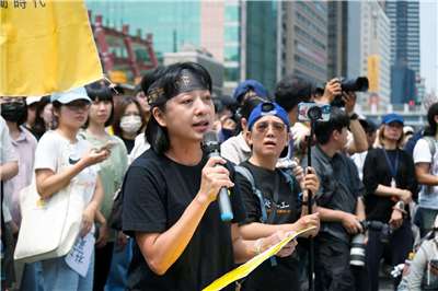 面對小黨生存空間漸窄，今(2026)年地方選舉仍有許多小黨參選人投入。圖為時代力量黨主席王婉諭。(擷取自王婉諭臉書)