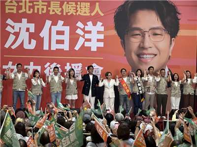 民進黨台北市長候選人沈伯洋26日合體副總統蕭美琴、屏東縣長周春米、台中市長候選人何欣純及嘉義市長候選人王美惠，宣布成立「沈伯洋女力後援會」。（劉玉秋 攝）