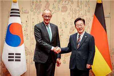 德國總理梅爾茨(Friedrich Merz)(左)訪問南韓，與南韓總統李在明(右)舉行會談。