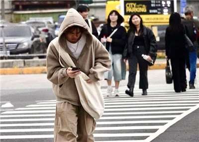 中央氣象署表示，未來一週各地低溫約21至23度，不過部分空曠地區及近山區平地因輻射冷卻影響，可能會有17、18度低溫。資料照。