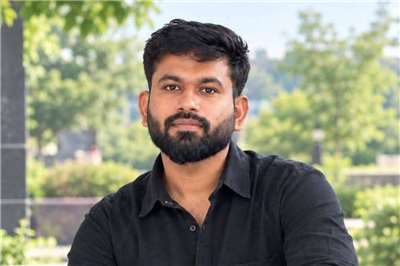 印度「蟑螂人民黨」發起人暨領袖迪普克（Abhijeet Dipke）出身印度種姓制度最低階層的達利特（Dalit）家庭。(FB@Abhijeet Dipake)