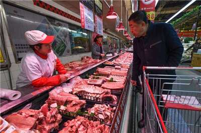 中國9月生產者物價指數(PPI)年增5.0%，創下4年新高，但消費者物價指數(CPI)年增率只有0.9%，屬於溫和偏低的水準，兩者之間的剪刀差擴大。