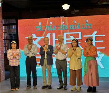 文化部長李遠(左三)12日宣告2026臺灣文化日系列活動正式啟動。(楊雨青 攝)