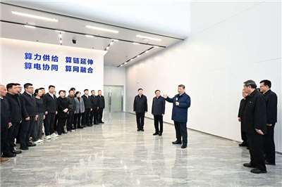 中共總書記習近平16日到內蒙古烏蘭察布市視察算力產業，強調要把算力優勢轉化為發展優勢。(圖：中國政府網)