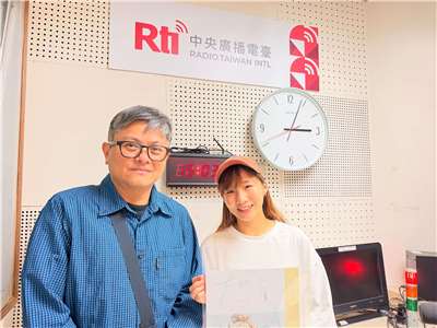 《臺灣夜市 Taiwan Yes!》主持人曾偉旻，專訪創作歌手阿雰鄭宜雰、音樂製作人黃培育