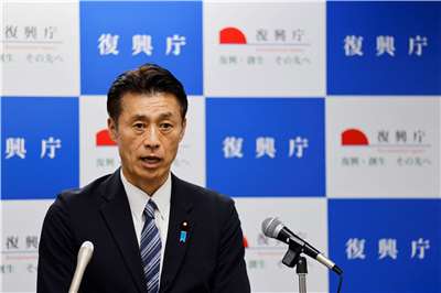 日本防災廳11月2日將成立，防災擔當大臣細野豪志表示將發布「緊急呼籲」，計劃請民眾至少儲備3天份的飲水、食物及簡易廁所。資料照。