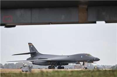 美國將B-1轟炸機撤離英國費爾福皇家空軍基地(RAF Fairford)。資料照片。