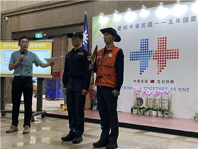 內政部1日在內政部1樓大廳舉行部務會報會後記者會，替管中心簡任視察李承明表示，從2000年替代役制度上路以來，替代役將首次參與國慶游行活動。(陳念宜 攝)
