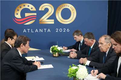 日本外務大臣茂木敏充30日在美國亞特蘭大舉行的20國集團(G20)會議場邊，與俄羅斯外交部長拉夫羅夫(Sergei Lavrov)會面。 (圖:X@mfa_russia)