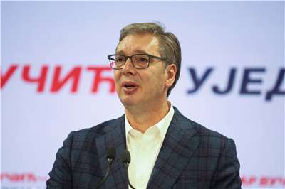 塞爾維亞25日提前舉行國會大選，總統武契奇(Aleksandar Vucic)在投票結束後發表演說。