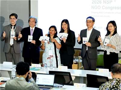 台灣亞洲交流基金會與非政府組織合作發布在台印尼移工「自救手冊」，希望可以協助移工儘速適應新生活。(央廣記者王照坤 攝)