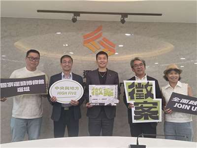 運動部長李洋(中)29日在運動部例行記者會上宣布國家運動博物館選址啟動，台史博館長謝仕淵(右二)是計畫主持人。(江昭倫 攝)