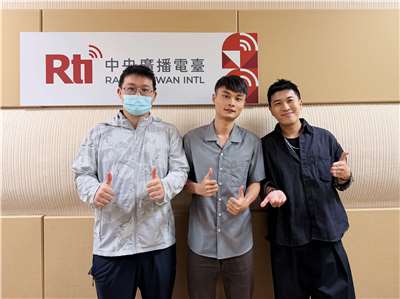 內克與來賓顏瑜（中）、喬齊安（左）合照