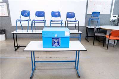 以色列將於27日舉行國會選舉，圖為特拉維夫市的投票所。