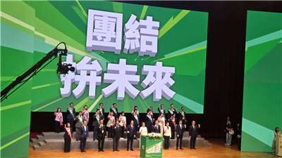 民進黨今天召開全代會，因應年底九合一選舉，大會上隆重介紹民進黨此次提名的19位縣市長參選人，兼任黨主席的賴清德總統也親自授戰旗，吹響2026選戰號角 （劉玉秋攝）