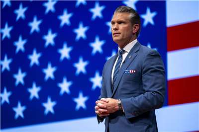美國國防部長赫格塞斯(Pete Hegseth)28日將出席在菲律賓舉行的東協防長會議。檔案照。 (圖:美國戰爭部)