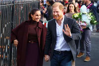 返英後首次公開露面，英國哈利王子(Prince Harry)與妻子梅根(Meghan)15日造訪諾丁罕(Nottingham)。