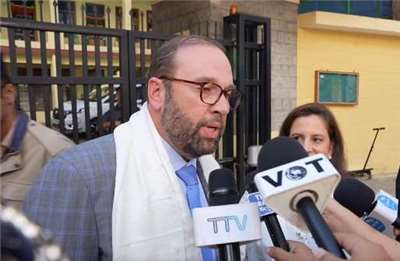 美國國會眾議院籌款委員會主席史密斯（Jason Smith）21日在拜會西藏精神領袖達賴喇嘛後，接受媒體採訪。(圖：西藏之聲)