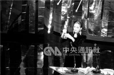梅艷芳憑藉《胭脂扣》摘下第24屆金馬獎（1987年）最佳女主角