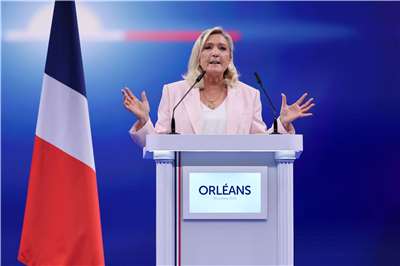 法國極右派領袖瑪琳．雷朋(Marine Le Pen)在奧爾良(Orleans)發表演說。