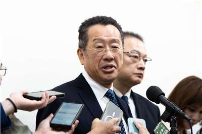 共軍12日起在5處海域展開軍演，國防部長顧立雄12日上午表示，初步研判都是在沿海進行防砲射擊，但秉持料敵從寬原則仍會持續掌握。(楊仁翔 攝)