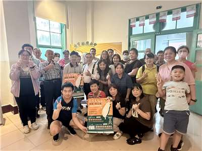 霧峰林家宮保第園區董事長林俊明與志工分享永續經營經驗。(Rti)