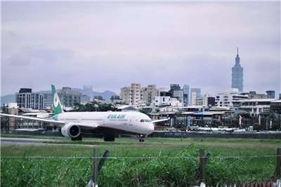 航空業的淨零轉型不只是一場燃料革命，更是全球搶油、技術突破與成本競爭的角力，台灣如何突破原料瓶頸，將是永續航空燃油發展的關鍵。(陳定杰攝)