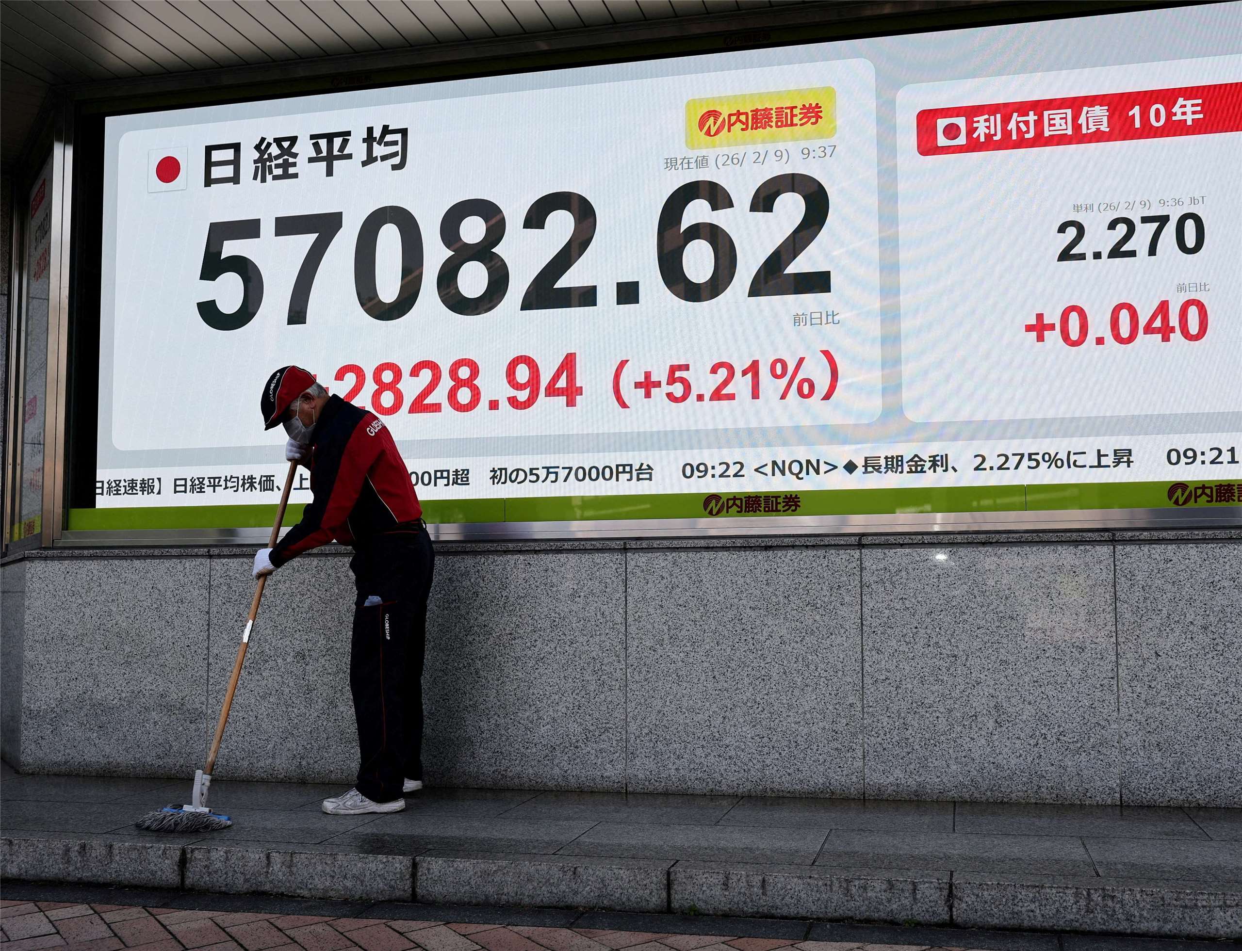 高市早苗當選首相的消息，推動日經225指數首次突破57,000點大關。