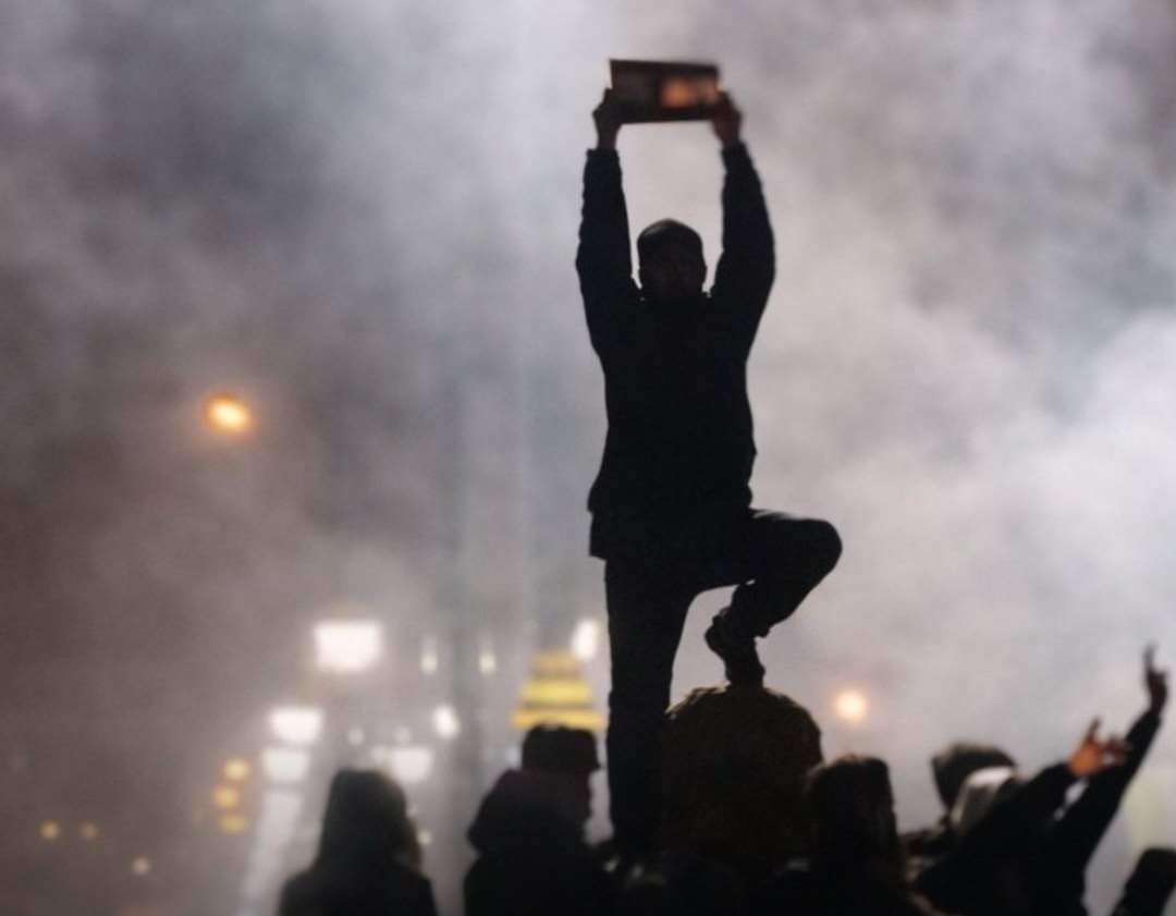 伊朗鎮壓示威民眾 維權人士稱已至少7千死。示意圖。(X@IranIntl_En)