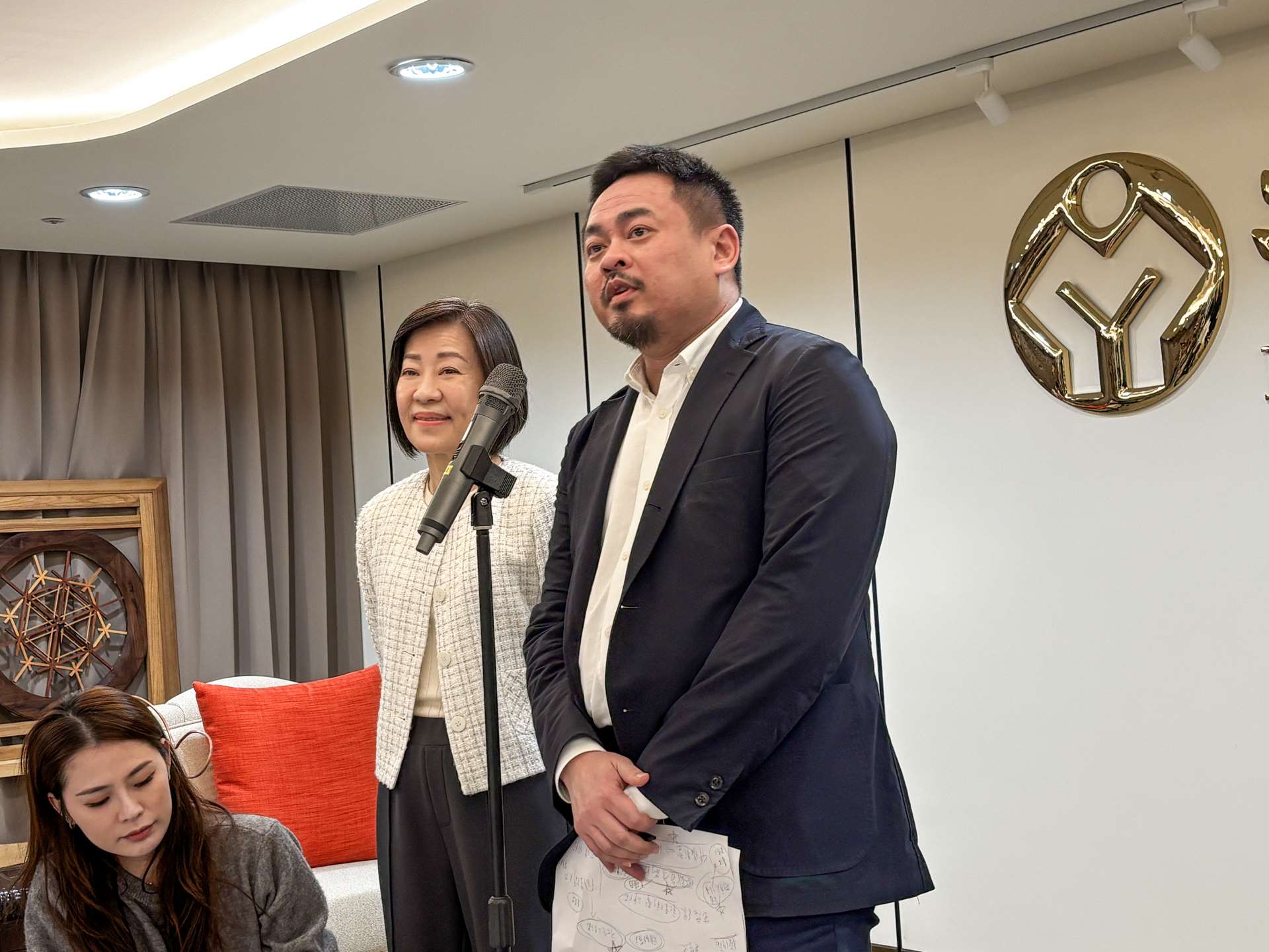 針對美製汽車可能零關稅進口衝擊就業，勞動部長洪申翰今天(11日)宣布，將於年後啟動「勞資政社會對話」平台。(楊文君攝)