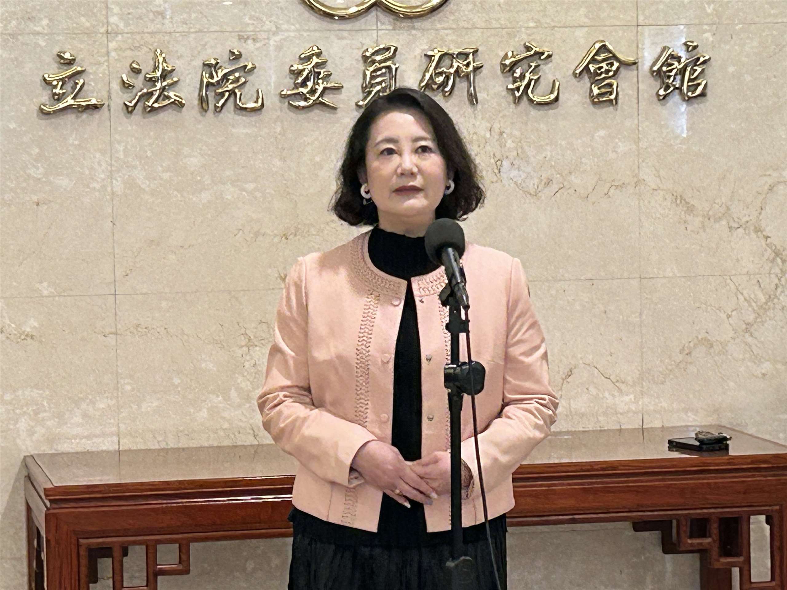 針對美國眾議院通過「保護台灣法案」，兼任民進黨政策會執行長的立委吳思瑤今天(11日）受訪表示，美國聯邦眾議院以395票贊成比2票反對通過「保護台灣法案」，美國跨黨派再次挺台抗中，該項法案對台灣有重要意義，也就是「台灣有事、美國有事、世界都有事」。（趙婉淳 攝)
