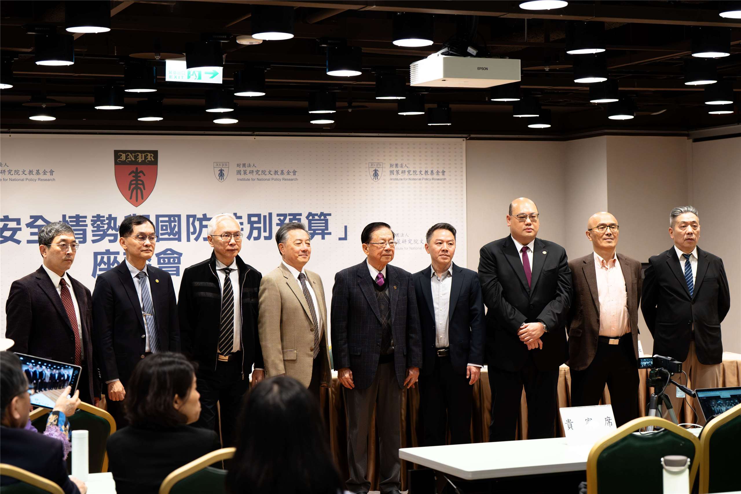 國策研究院26日上午舉行「台海安全情勢與國防特別預算」座談會，與會學者表示，在野黨期待以談判取代軍購，缺忽視缺乏防衛實力，只會提高中共武統台灣的興趣，恐將掉入「北平模式」的陷阱。(楊仁翔 攝)