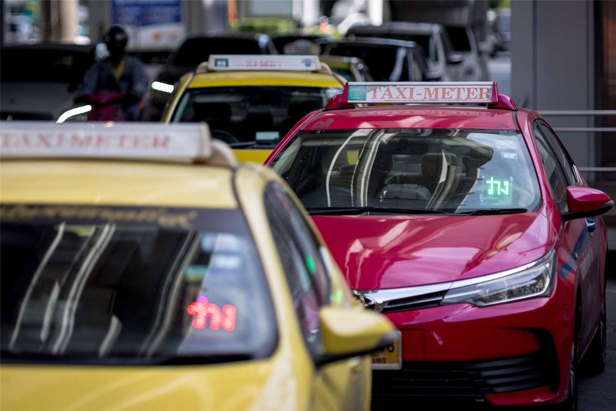 泰國啟用「三色QR碼計程車系統」，旅客可即時查驗司機身分、追蹤行程動態、預估車資，並在發生爭議時快速提出申訴。資料照。