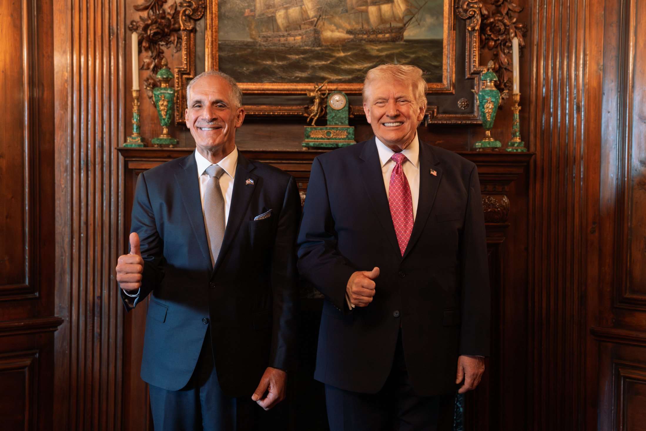 宏都拉斯總統府公布了新任總統阿斯夫拉(Nasry Asfura)於美國海湖俱樂部(Mar-a-Lago)和美國總統川普(Donald Trump)會面畫面。(X平台/@hnpresidencia)