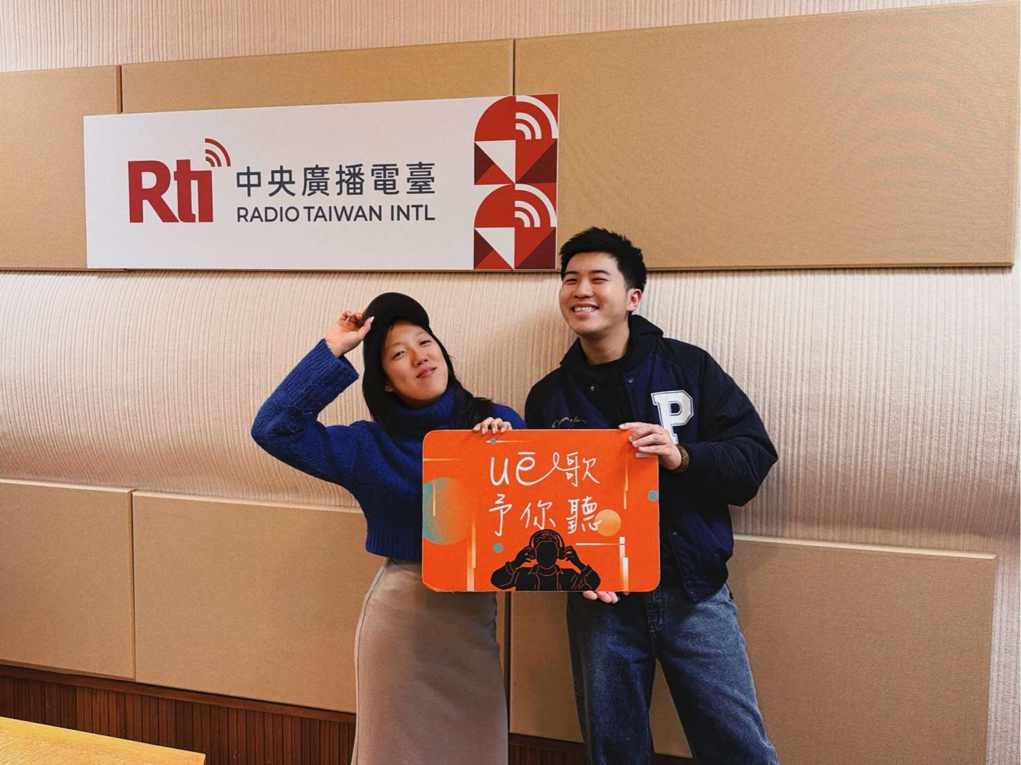 圖為李竺芯(左)和內克(右)之合照