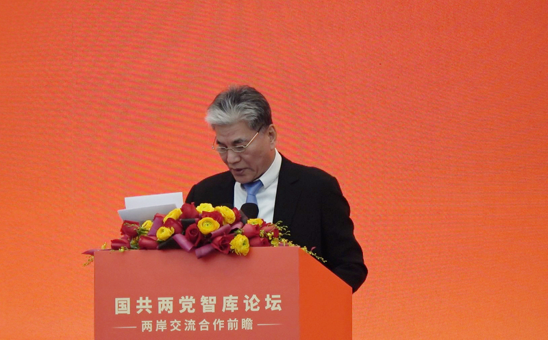 國共兩黨智庫論壇「兩岸交流合作前瞻」3日在北京舉行。國民黨國政基金會副董事長李鴻源做總結。(圖：中央社)