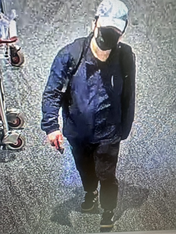 在台港人、反送中運動者湯偉雄的泰拳工作室4日凌晨再度遭人潑漆。台北市警方獲報迅速調查確認為台籍港人梁姓男子（圖）犯案，梁男目前已搭機潛逃至香港。（翻攝照片）